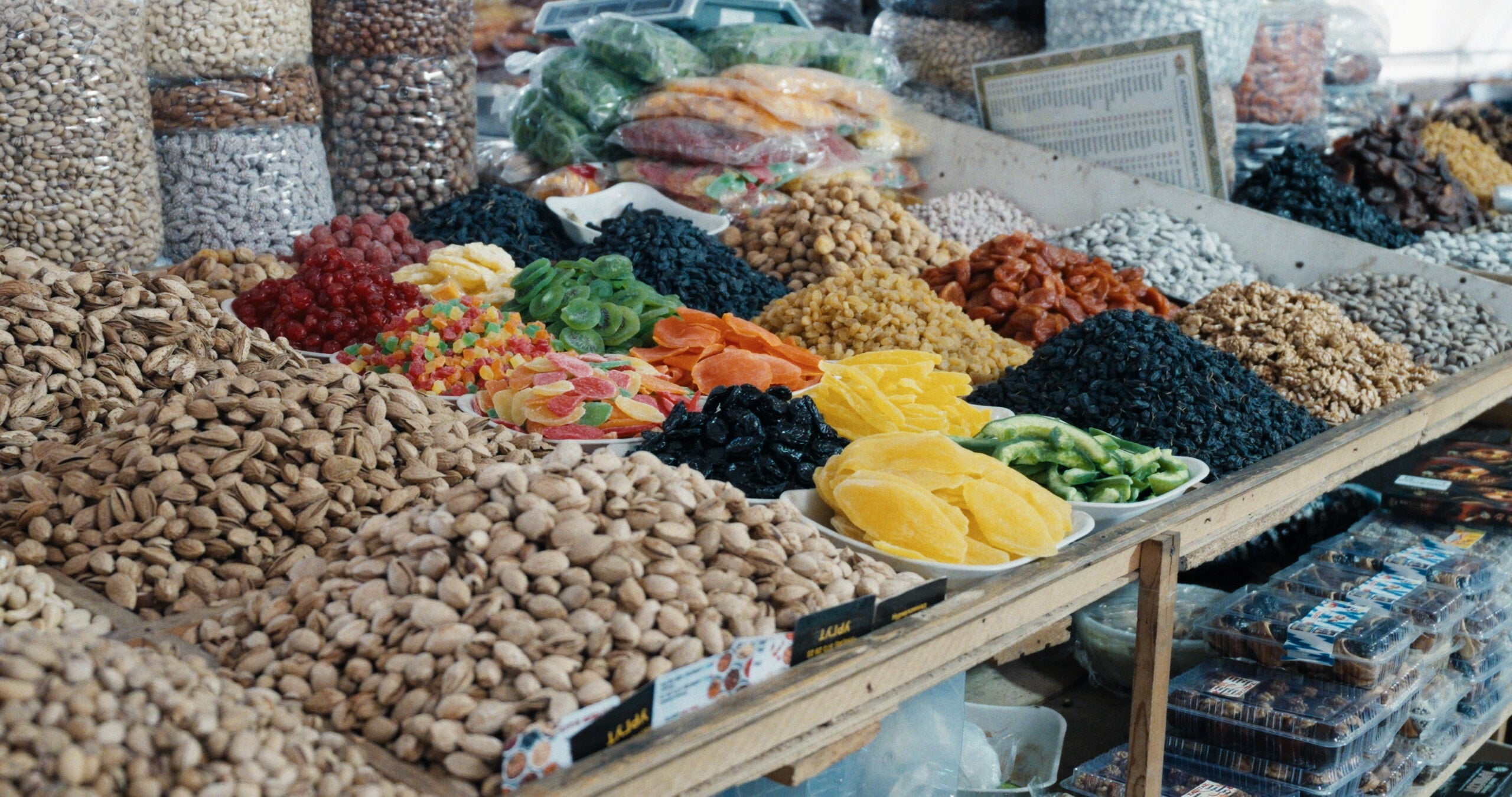 The market frame across the color negatives — Kodak EXR 200T